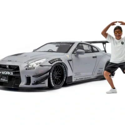 SOLIDO Nissan GTR (R35) LBWK Type 2.0 Wataru Kato-San Figure