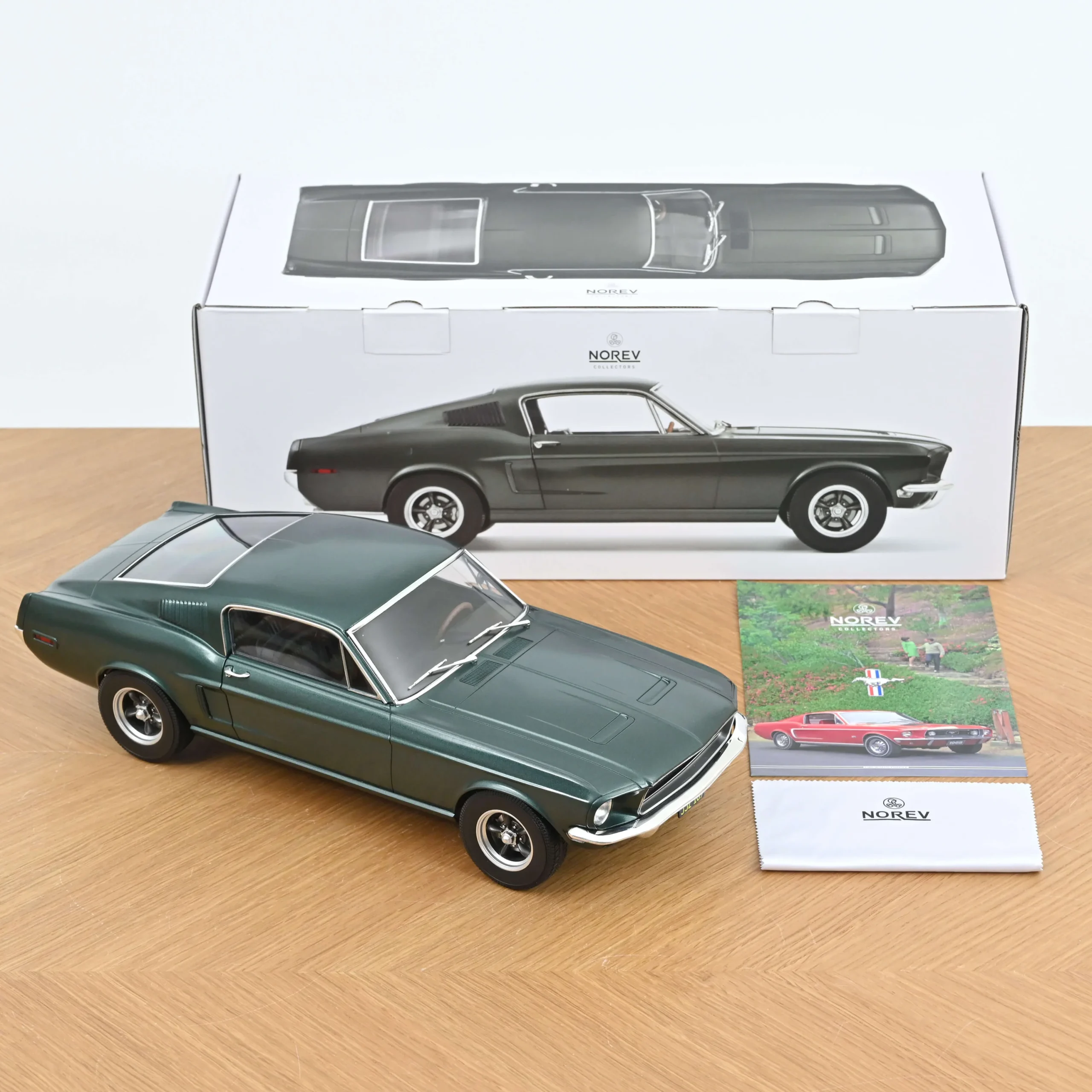 NOREV Ford Mustang Fastback 1968 Satin Green metallic 1:12 - Görsel 2