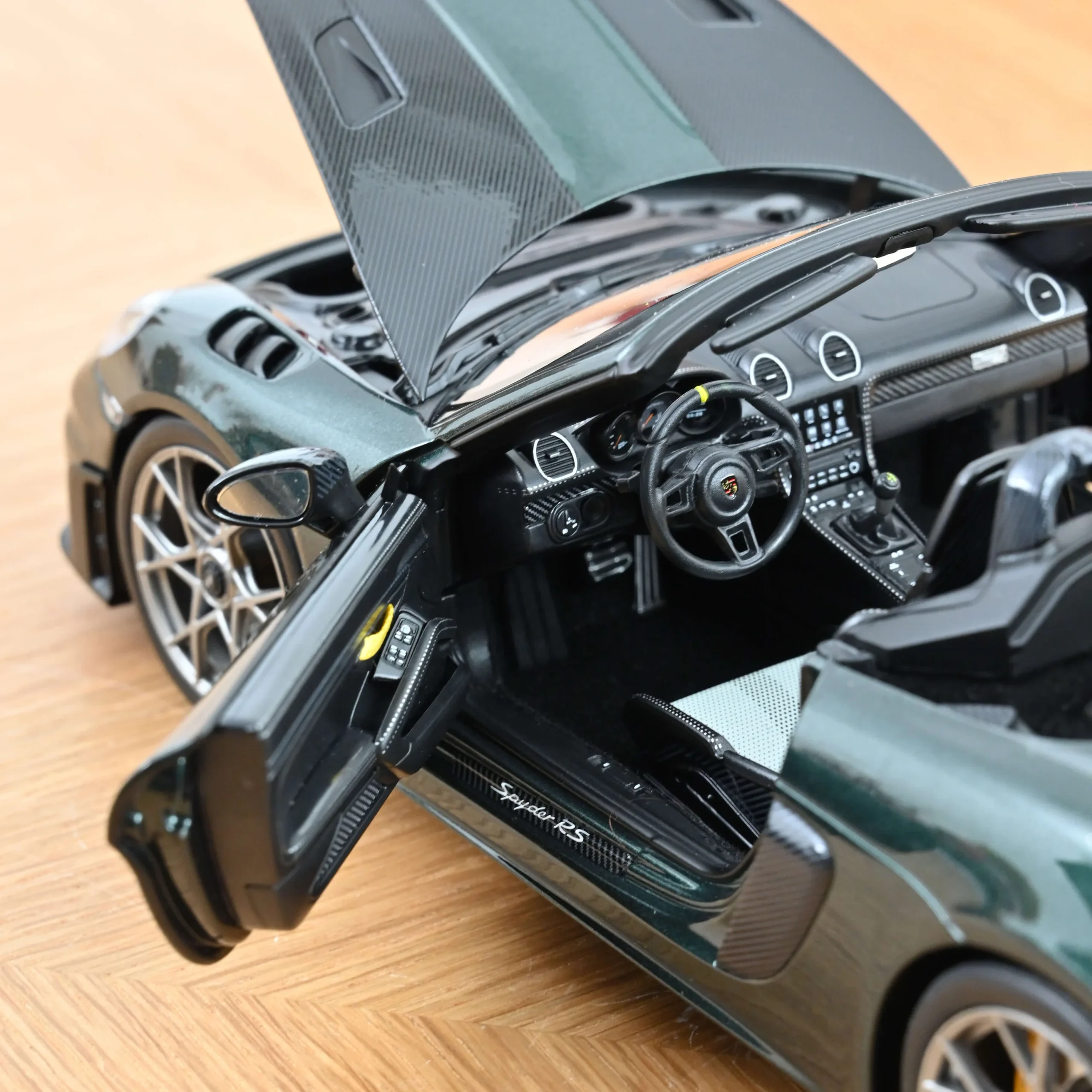 NOREV Porsche 718 Spyder RS w/ Weissach Pack 2023 Forest Green - Görsel 3