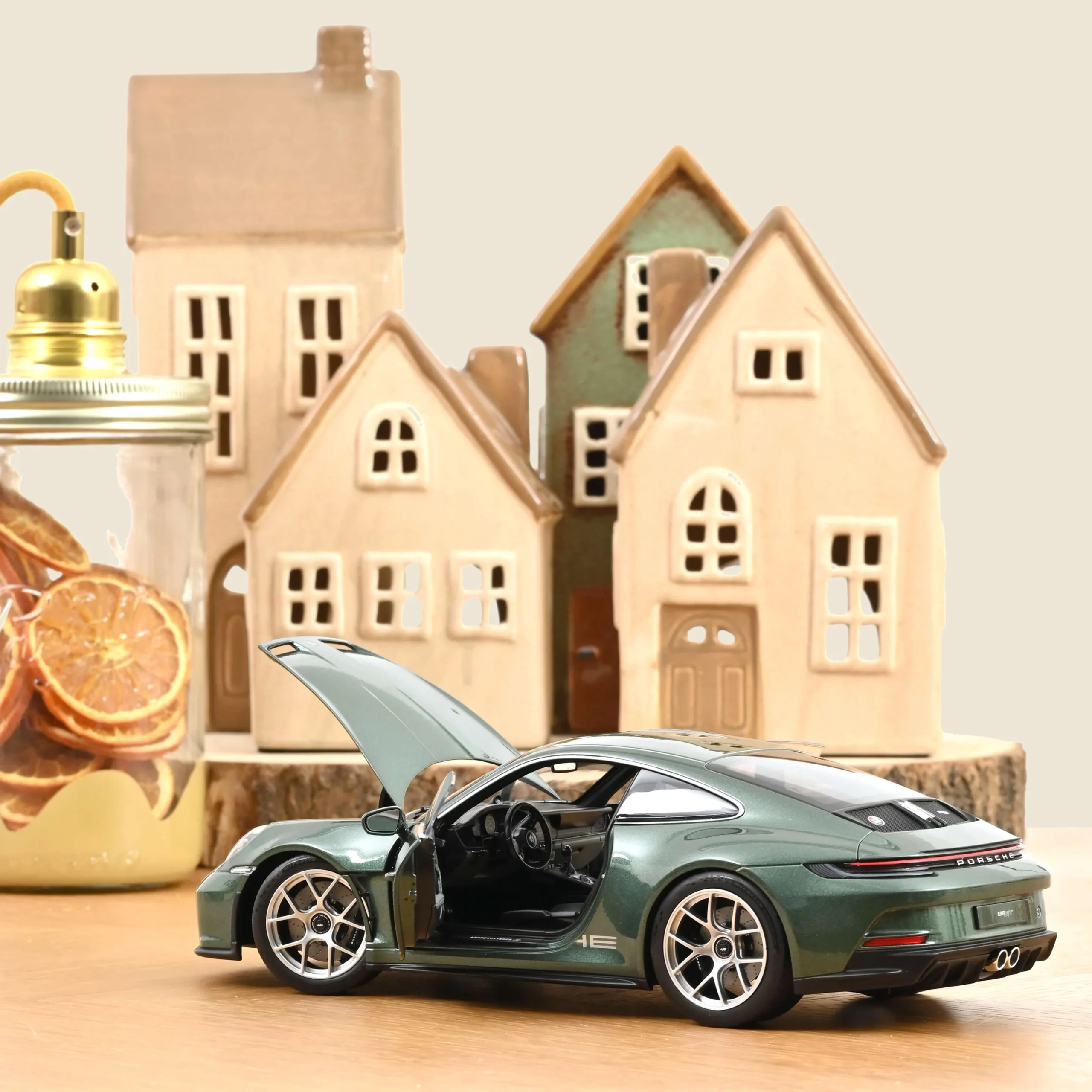 NOREV Porsche 911 S/T 2023 Malachite green metallic 1:18 - Görsel 4