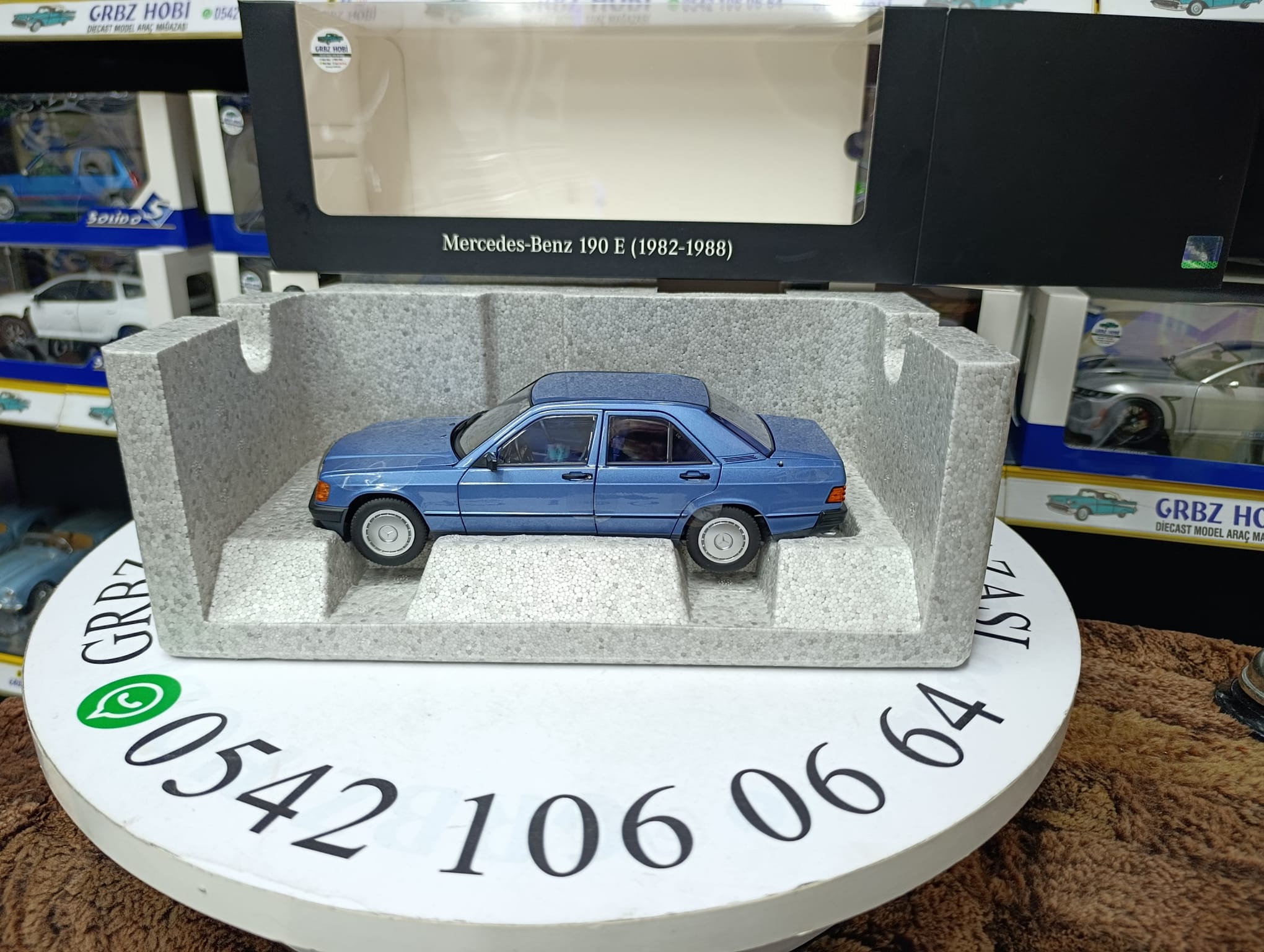 NOREV MERCEDES-BENZ 190 E 1982-1988 1:18 - Görsel 3