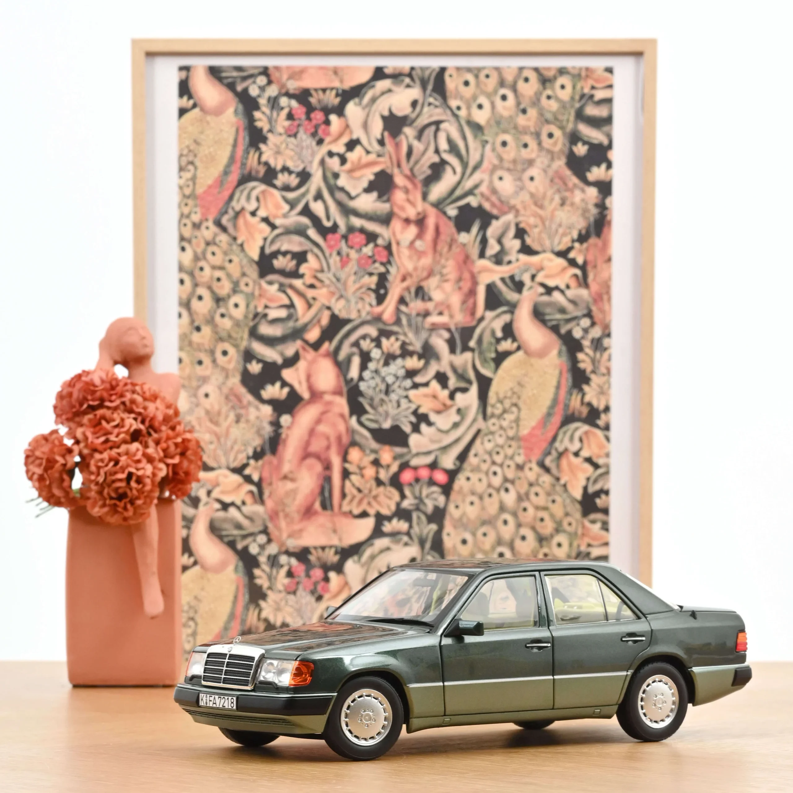 NOREV Mercedes-Benz 230 E 1990 Night Green metallic 1:18