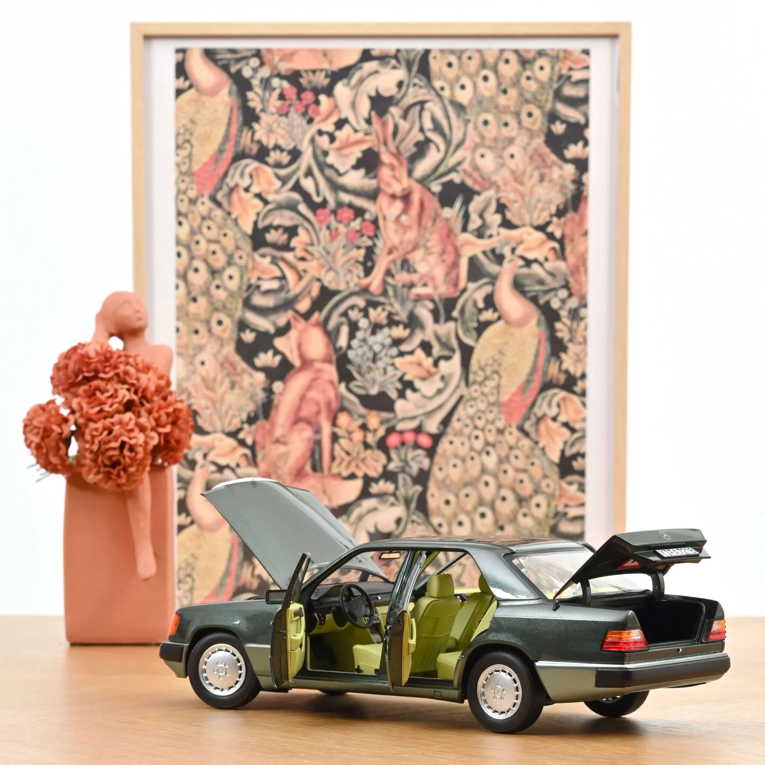 NOREV Mercedes-Benz 230 E 1990 Night Green metallic 1:18 - Görsel 4